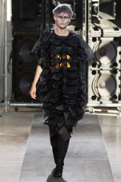 Look 37